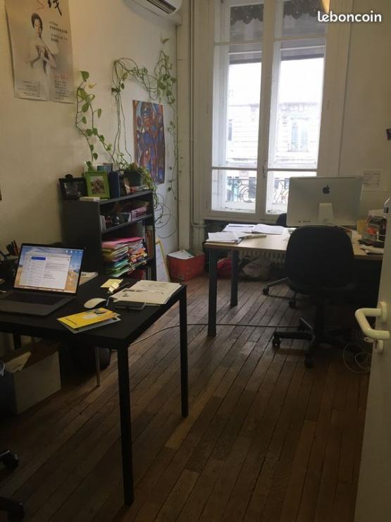 Bureau disponible dans un espace partagé